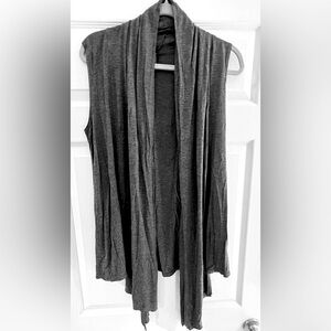 🩶 BEAUTIFUL SLEEVELESS VEST